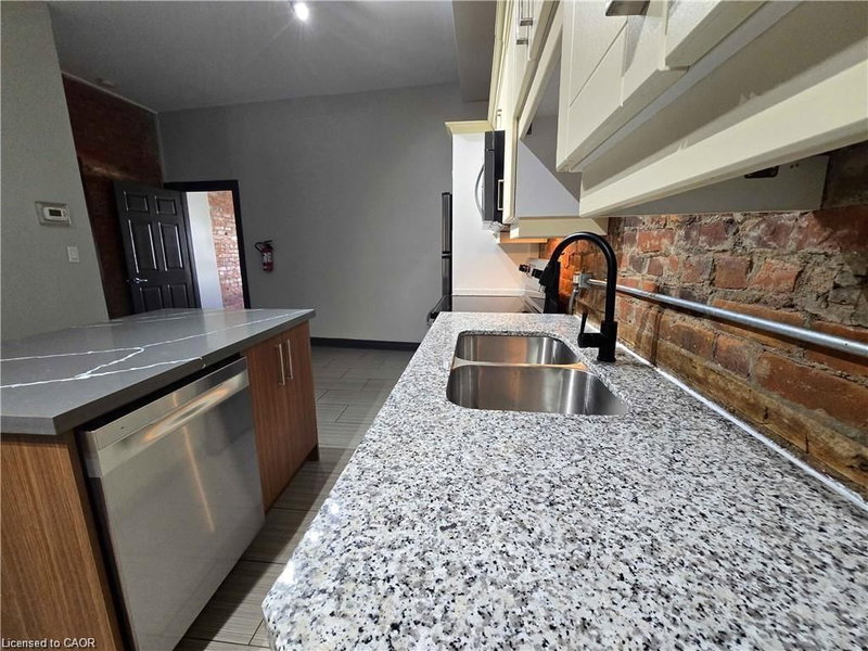 B - 473 King Street W
