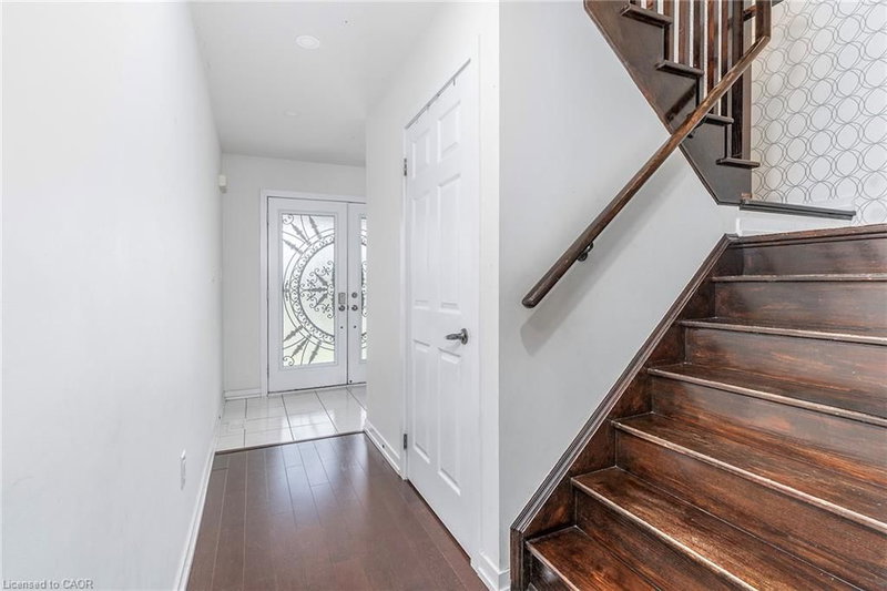 32 Hedges Crescent