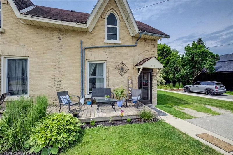 129 Elgin Street S