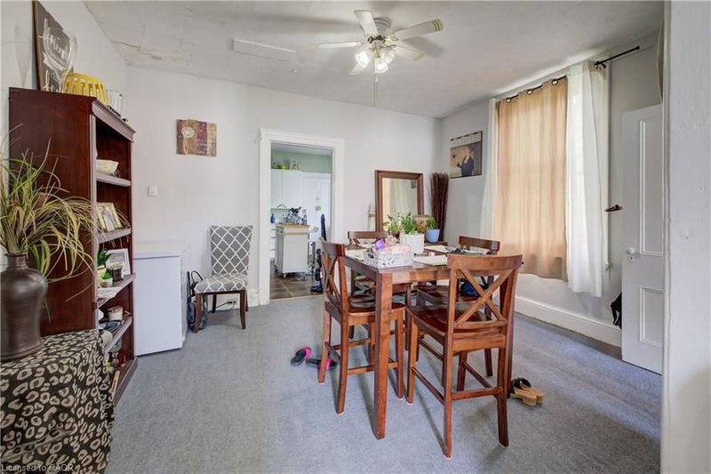 129 Elgin Street S photo 5