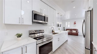 85 Albany Avenue