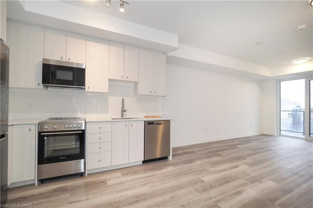 401 - 5 Wellington Street S