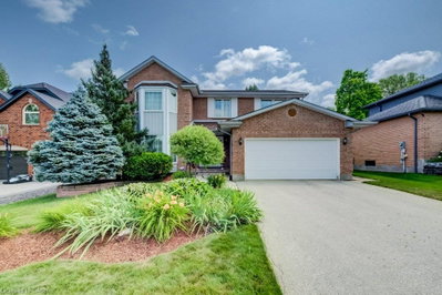 449 Knightsbridge Court