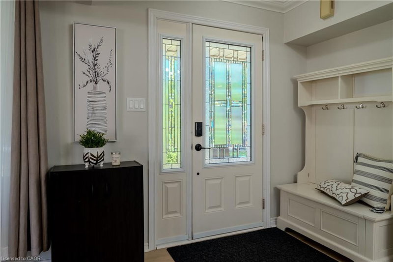 80 Chilton Drive photo 4