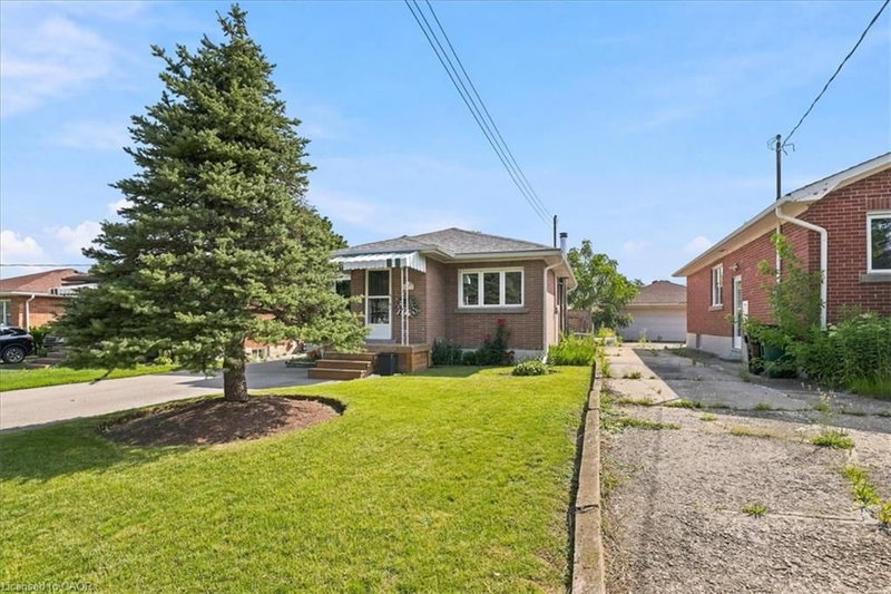 472 Highland Road E