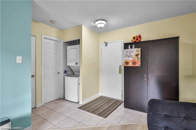 793 Colborne Street E photo 5