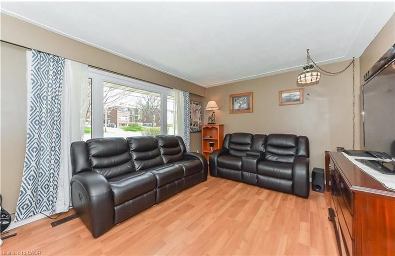 Upper - 362 Victoria Road N
