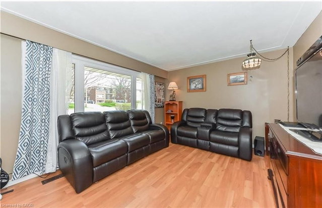 Upper - 362 Victoria Road N
