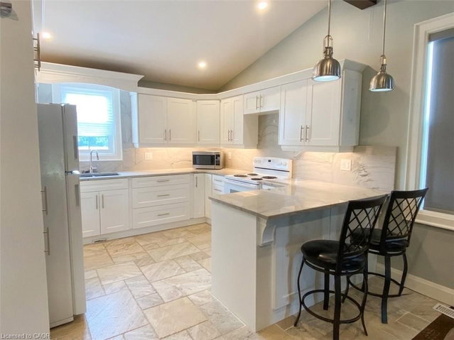 Upper - 2784 South Grimsby Rd 20