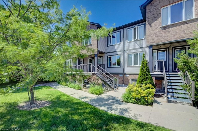 6 - 42 West Acres Crescent