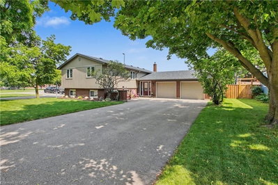 1045 Queen's Bush Road