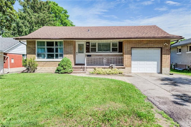 139 Elgin Crescent photo 1