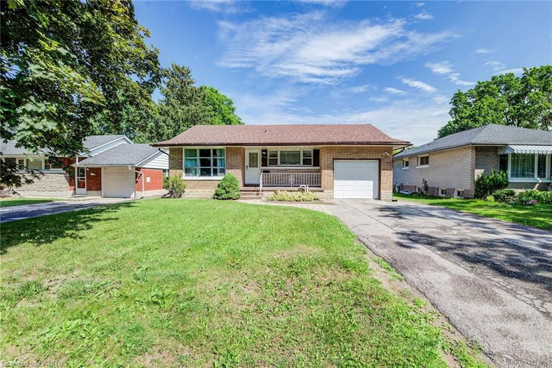 139 Elgin Crescent photo 2