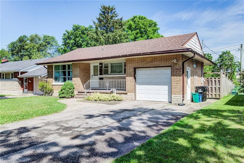 139 Elgin Crescent photo 3