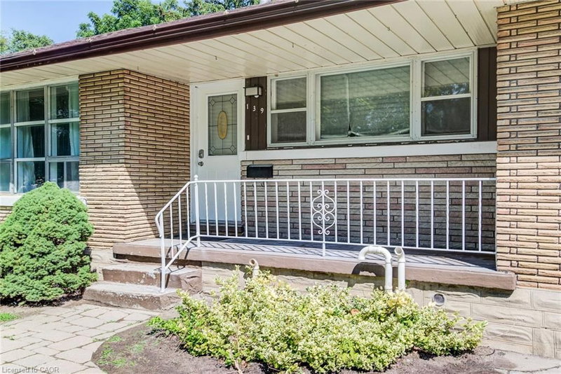 139 Elgin Crescent photo 5