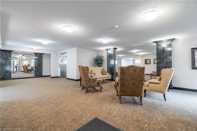 306 - 970 Golf Links Road