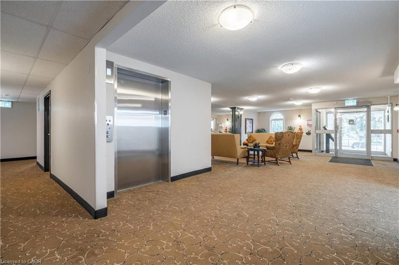 306 - 970 Golf Links Road