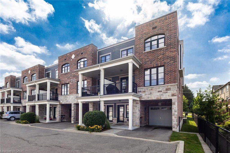 29 - 219 Dundas Street E