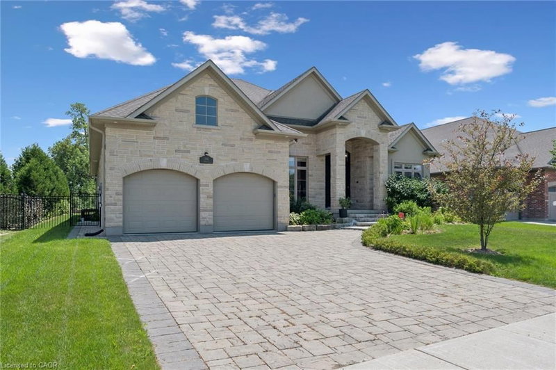 596 Regal Place photo 4