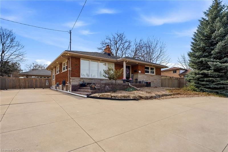 473 Mohawk Road W