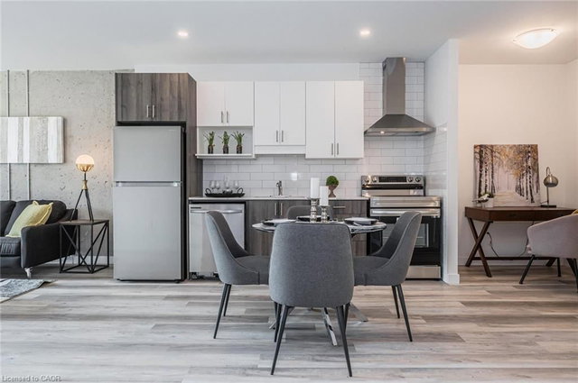 1207 - 1438 Highland Road W