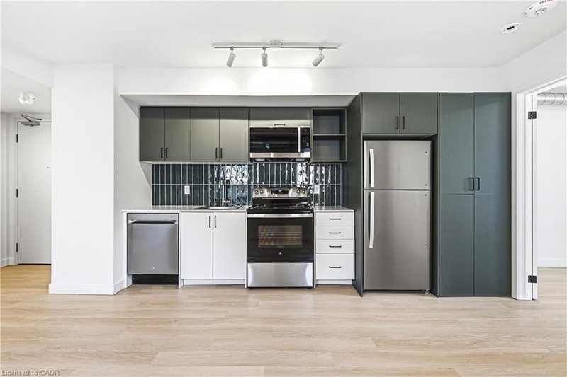 103 - 325 James Street S