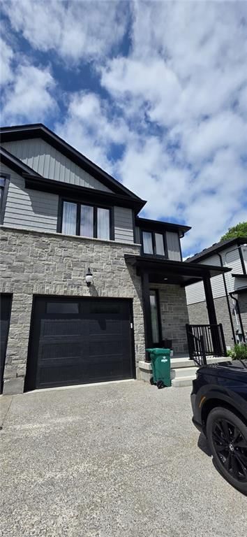 Upper - 1156 Swan Street