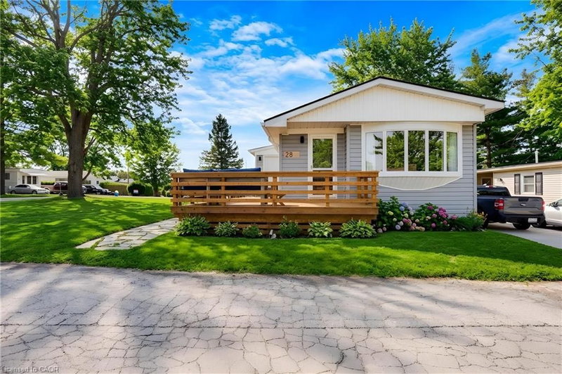 28 Macpherson Crescent photo 2