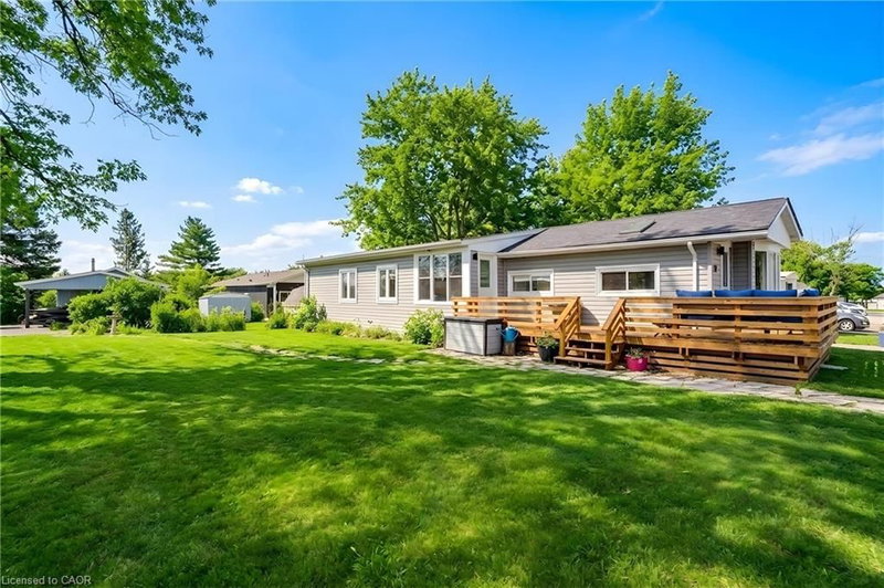 28 Macpherson Crescent photo 3
