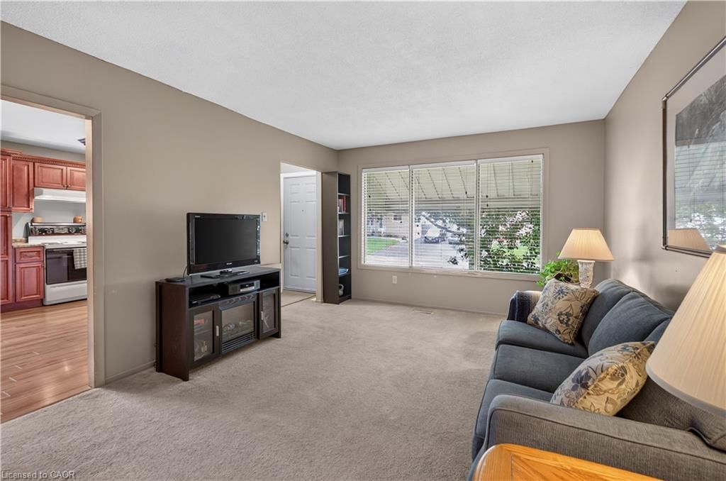 Single Family Residence for sale at 28 Boston Crescent, Hamilton, ON, L8T 4N2 - Berrisfield - MLS: 40845341