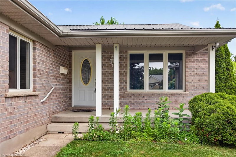 15 Erin Court photo 4