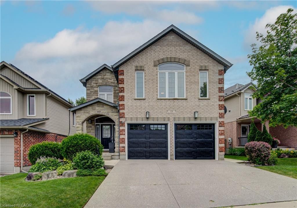 Single Family Residence sold at 19 Bridleridge Street, Kitchener, ON, N2P 2T9 - Pioneer Park/Doon/Wyldwoods - MLS: 40845451