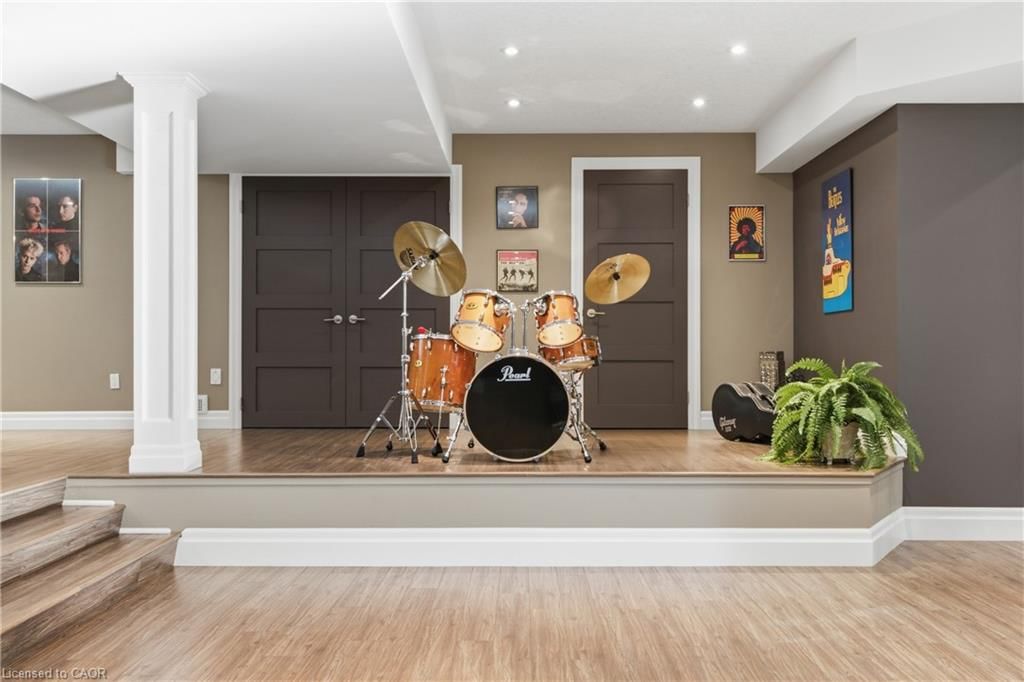 28 Deer Ridge Crescent, Kitchener, view 29