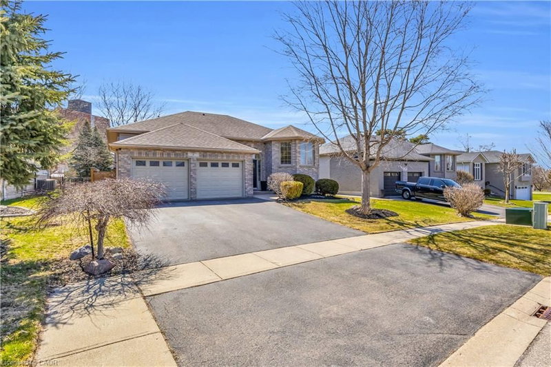 5 Bradbury Crescent