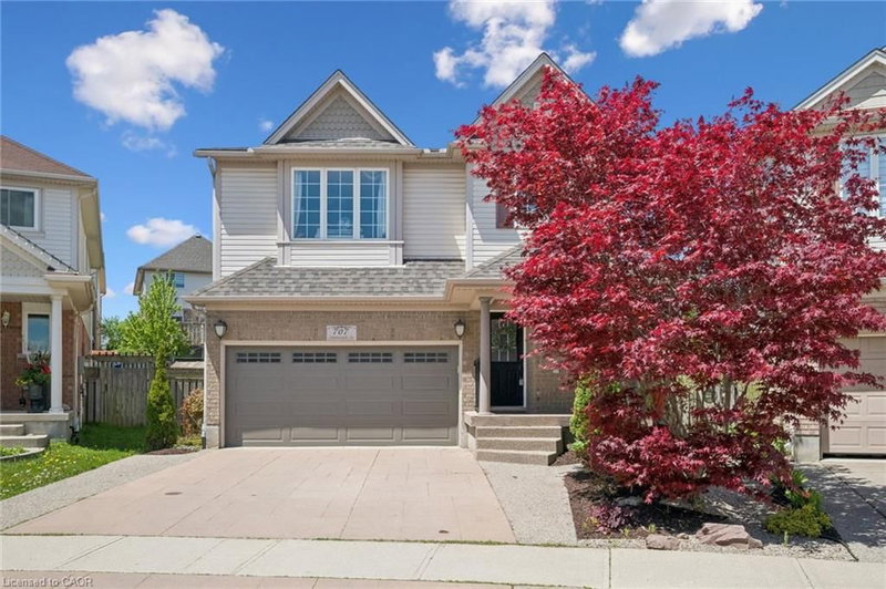 707 Commonwealth Crescent