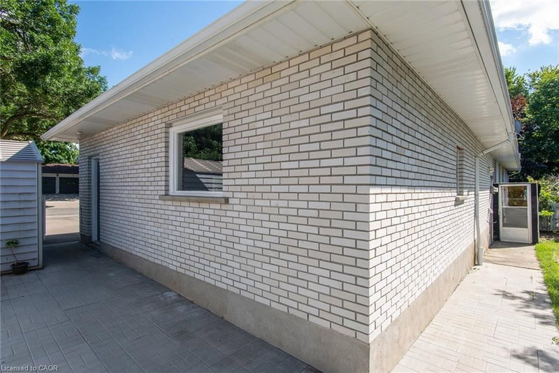 6 Strathcona Crescent photo 5