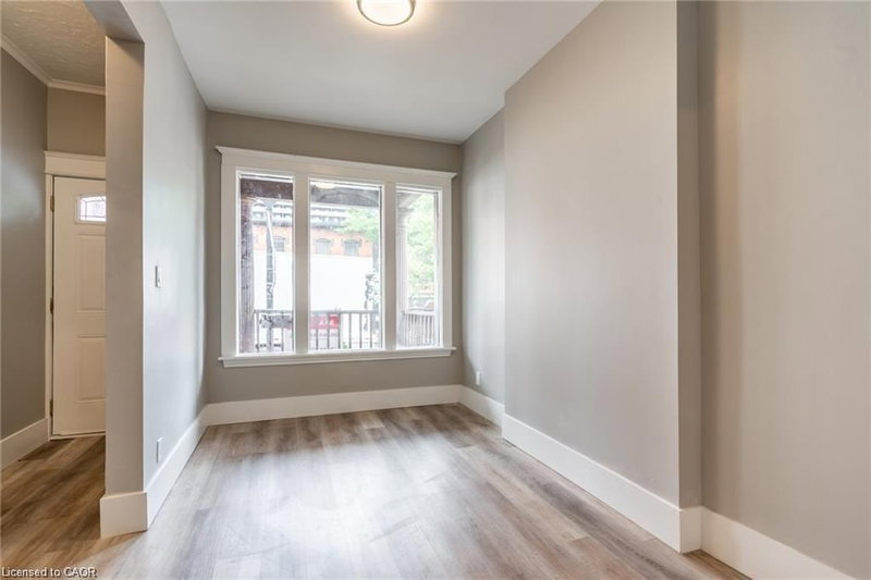 Main - 241-243 King Street W