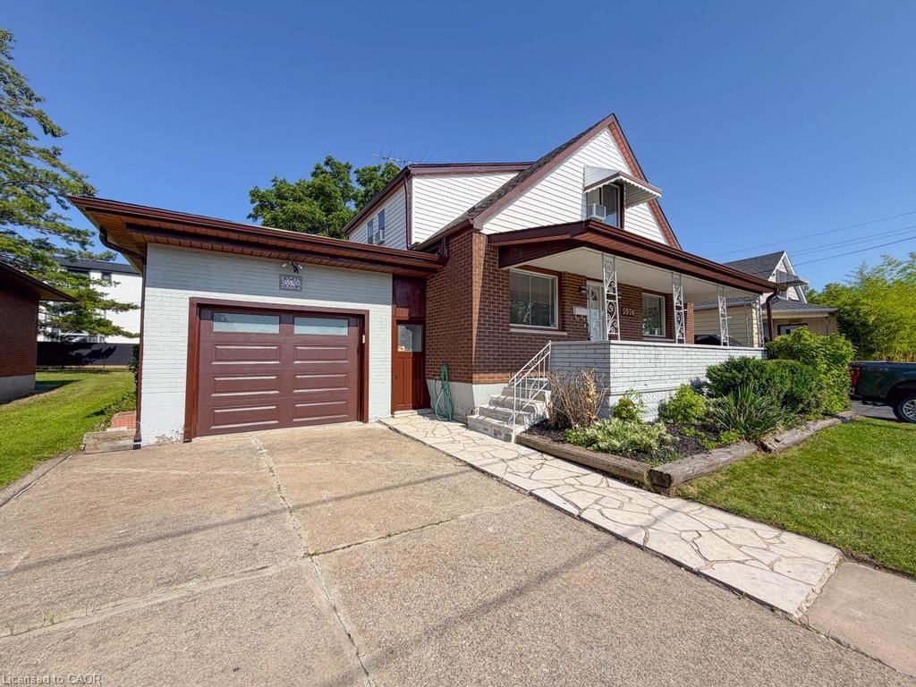 Single Family Residence for sale at 5576 Desson Avenue, Niagara Falls, ON, L2G 3T1 - Clifton Hill - MLS: 40845661