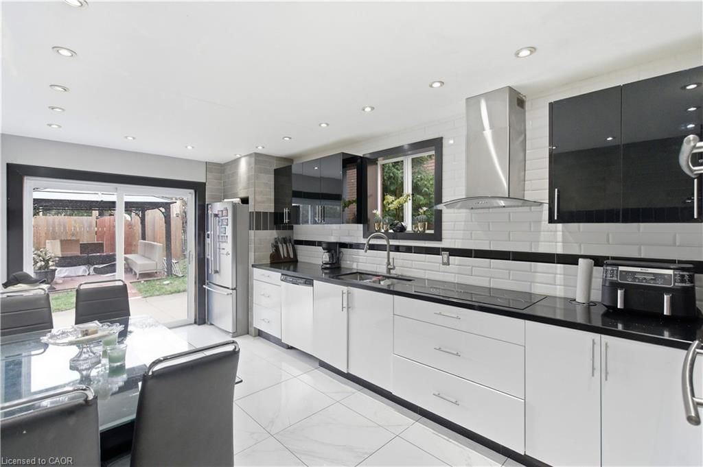 916 Stone Church Road, Hamilton, view 11