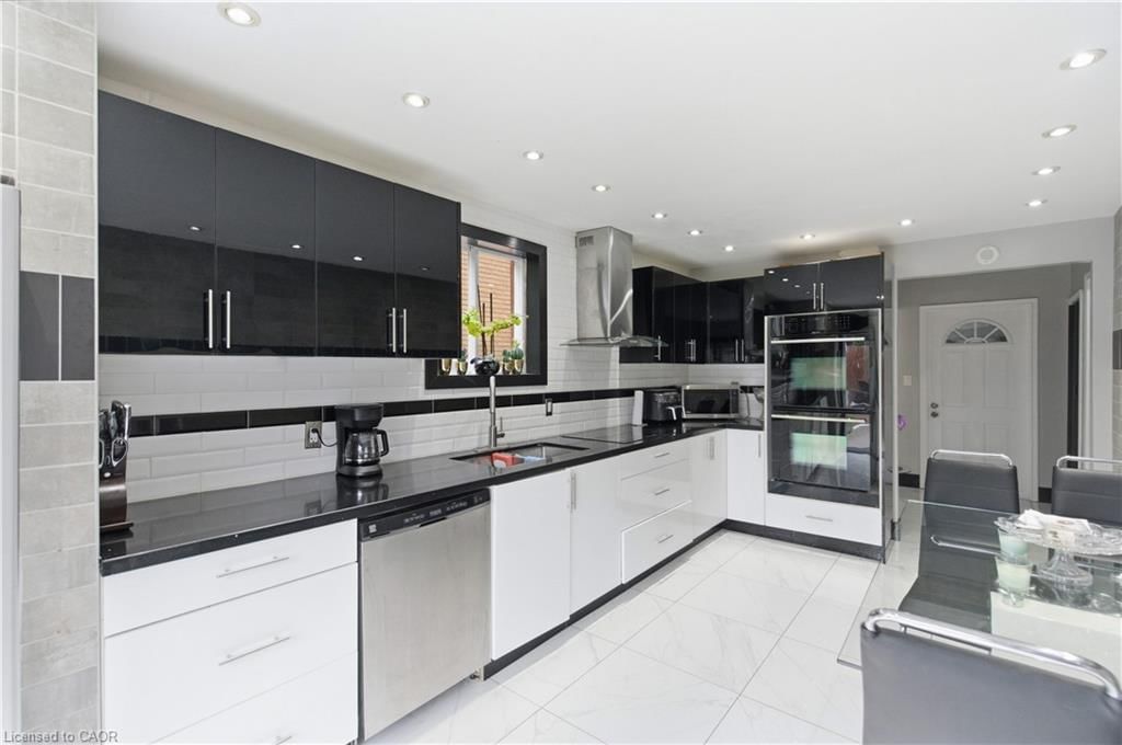 916 Stone Church Road, Hamilton, view 13