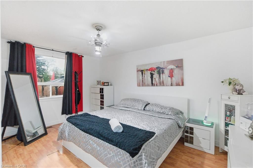 916 Stone Church Road, Hamilton, view 17