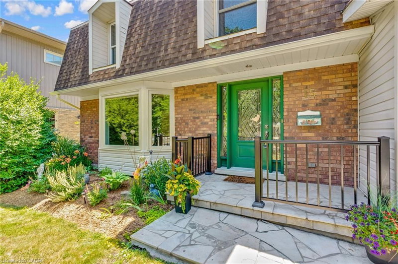 15 Lewis Crescent