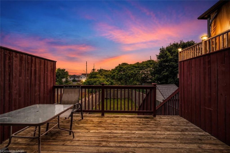 208 Featherstone Crescent