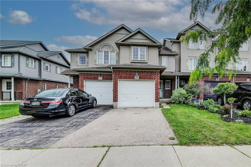 208 Featherstone Crescent