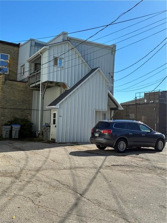 421 Main Street S