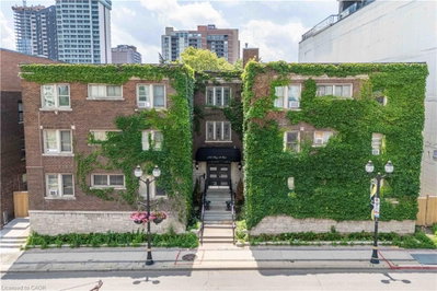 4 - 285 King Street W