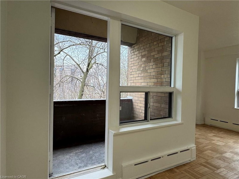 325A James Street S photo 4