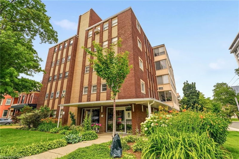 402 - 38 Charlton Avenue W