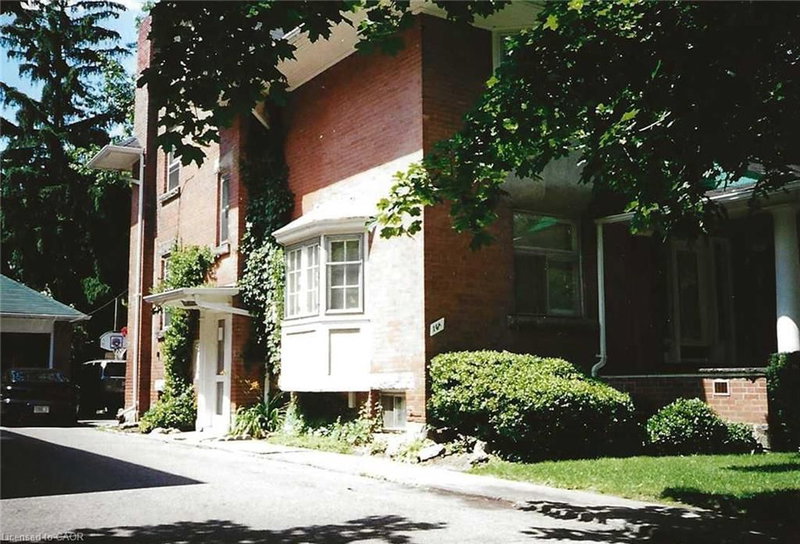 16 Wellington Street E