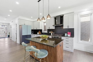 92 Moon Crescent